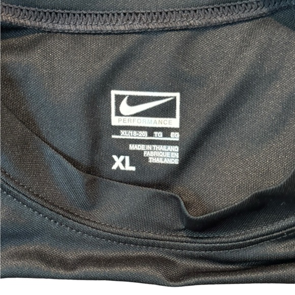 Nike Long Sleeve Shirt Red Black Boys Size XL (18-20) - Picture 4 of 4